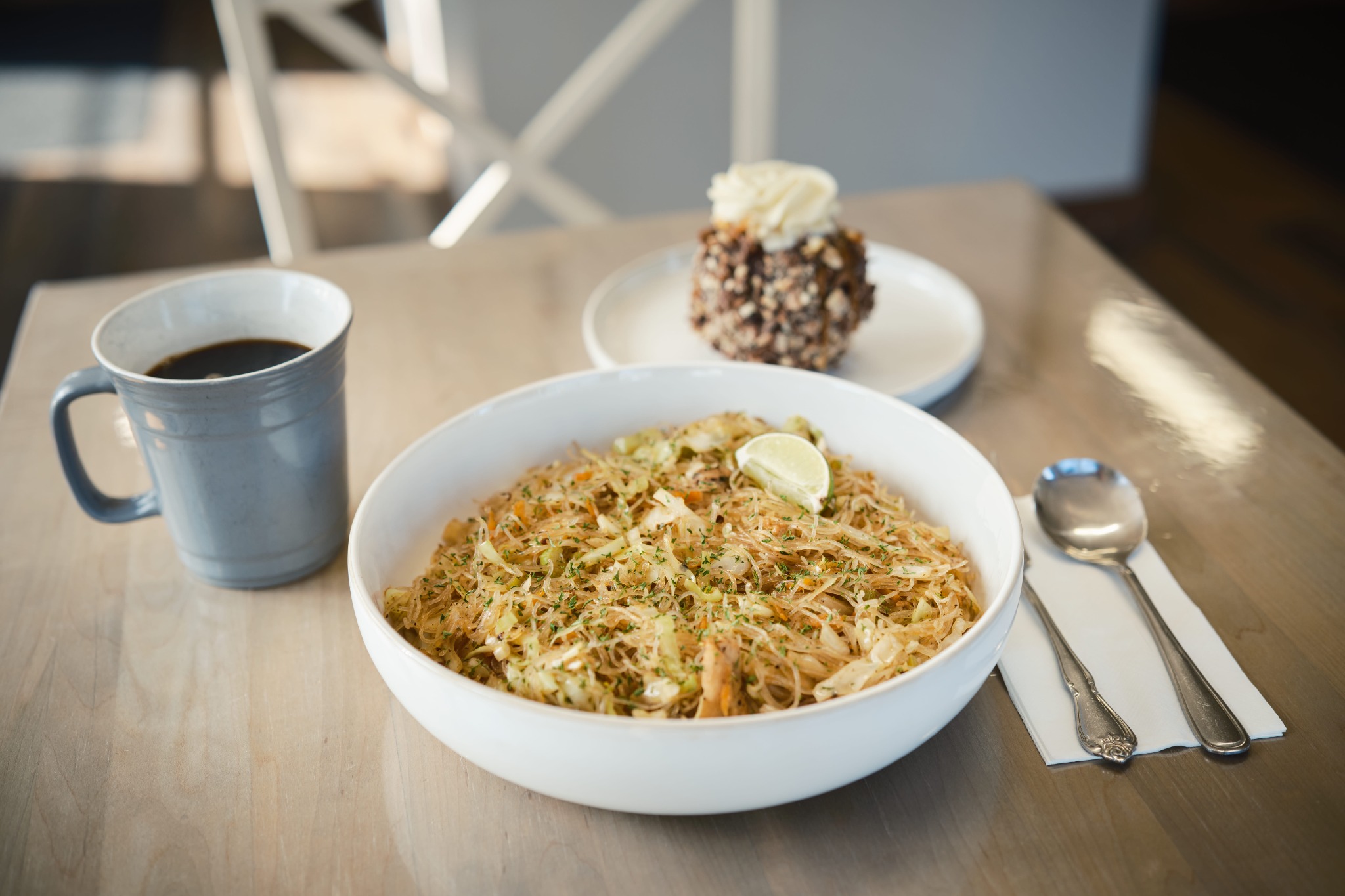 Savoury Filipino pancit noodles with vegetables and chicken